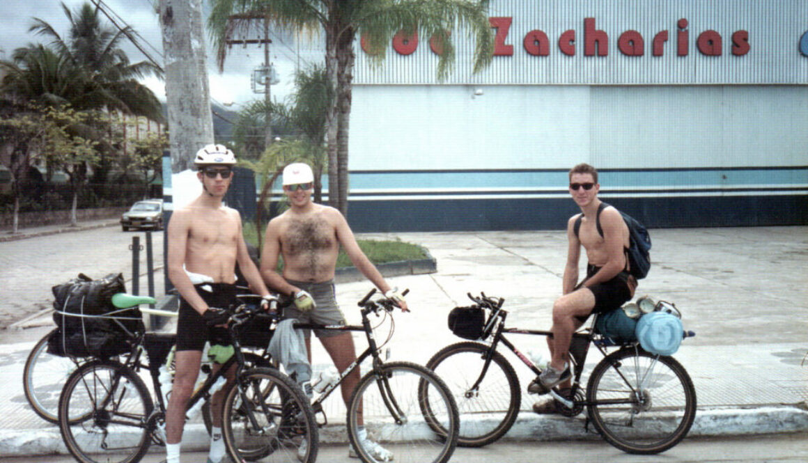 1992 Viagem de Bicicleta Ubatuba > Ilha Bela, Carlos André, Alessandro e Cristiano - 6