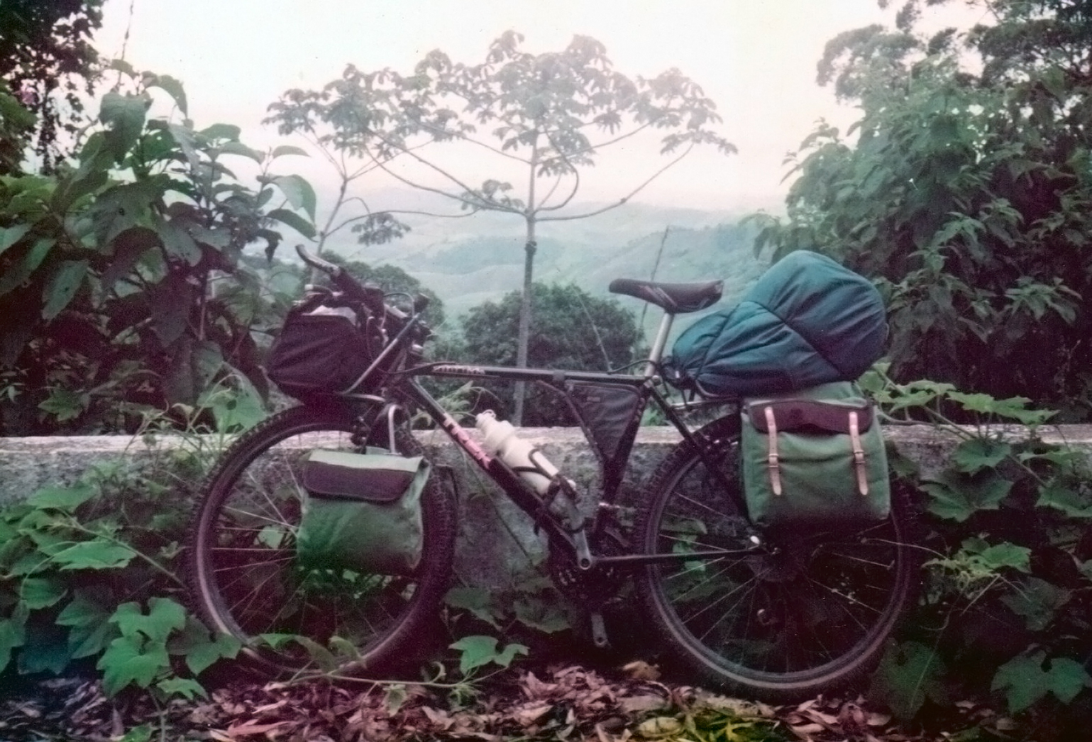 1993-01 Viagem de Bicicleta - Itajubá > São Sebastião - Jarbas, Léo, Cristian, Márcio e Casella - 1 editada